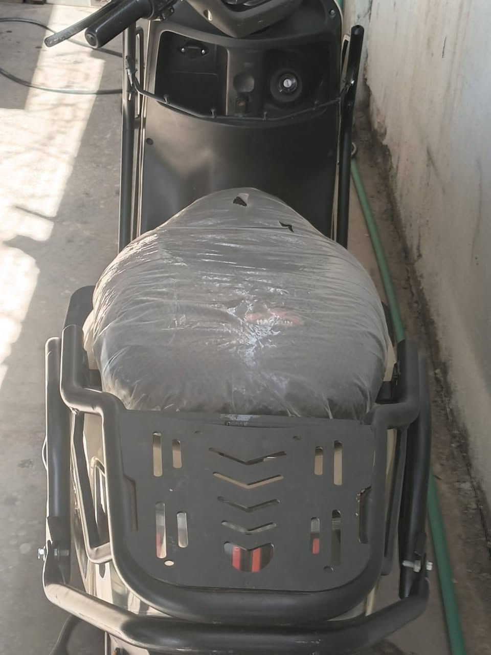 SAW مميزة
دراجة شحن
الملف 2000 حقيقي
السرعة 80  حقيقي
البطاريات عدد 7 حالتهن ممتازة
بلوتوث  سبيكر + يو اس بي
اللون بيجي مميز
كفرات مقومه للصدمات
درع حديدي
السعر 675
للتواصل واتساب ***********
مكاني بغداد الزعفرانية
