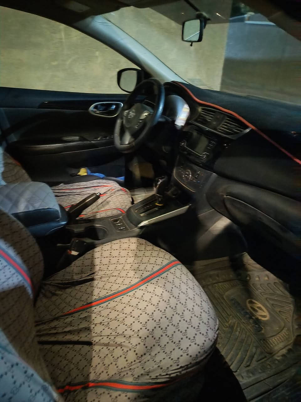 ا
السلام عليكم نيسان سنترا موديل ٢٠١٨ واراد أمريكي السيارة متجاية السعر ٧٥ ورقة وبية مجال الاتصال على الرقم ***********
