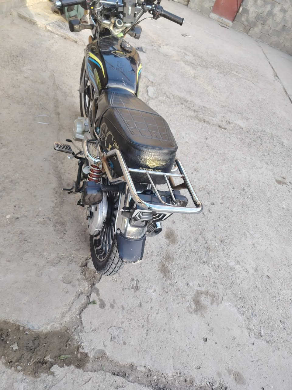 السلام عليكم دراجة سونك مكينة 200 دراجة موديل 2025 مكفولة كفالة عامة المكان بغداد حي النصرر
***********
