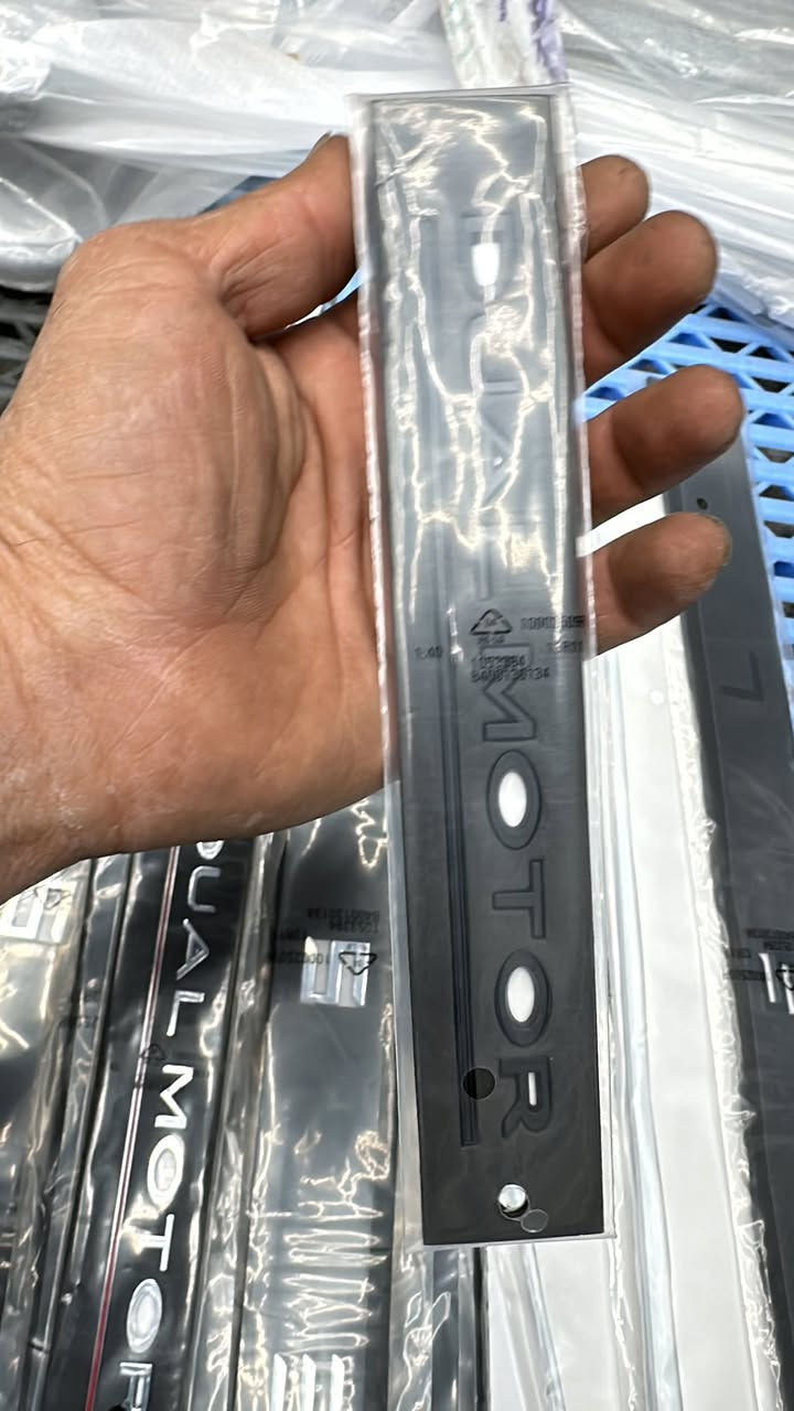 جميع اكسسوارات تسلا ٣ وتسلا واي ***********
