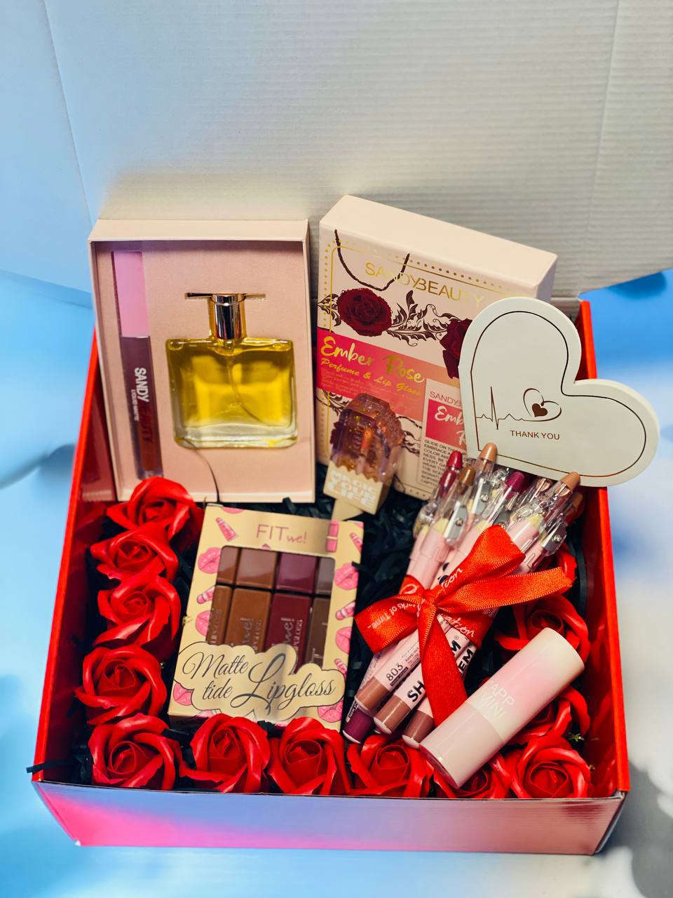 لأنها أميرة قلبك 👑❤️
دلّلها ببوكس عيد الحب الفخم المليان حب وتفاصيل تخبل 😍✨

عطر أنثوي راقي يفوح نعومة وجاذبية 💛🌸
ليب أويل + قلوسات مات بألوان تجنن حتى شفايفها تظل ملفتة 💄💋

ومحاط بورود حمر حتى الحب يكون واضح بدون كلام 🌹❤️
هدية مرتبة، أنيقة، وجاهزة حتى تخليها تبتسم من قلبها 💌💞

إذا تحبها صدك… هذا البوكس راح يحچي مشاعرك بدل ما تتعب بالكلام 😉

سعر البوكس


**إذا كنت صاحب هذا الإعلان وتريد حذفه لأي سبب، رجاءا أرسل رسالة إلى الدعم الفني**