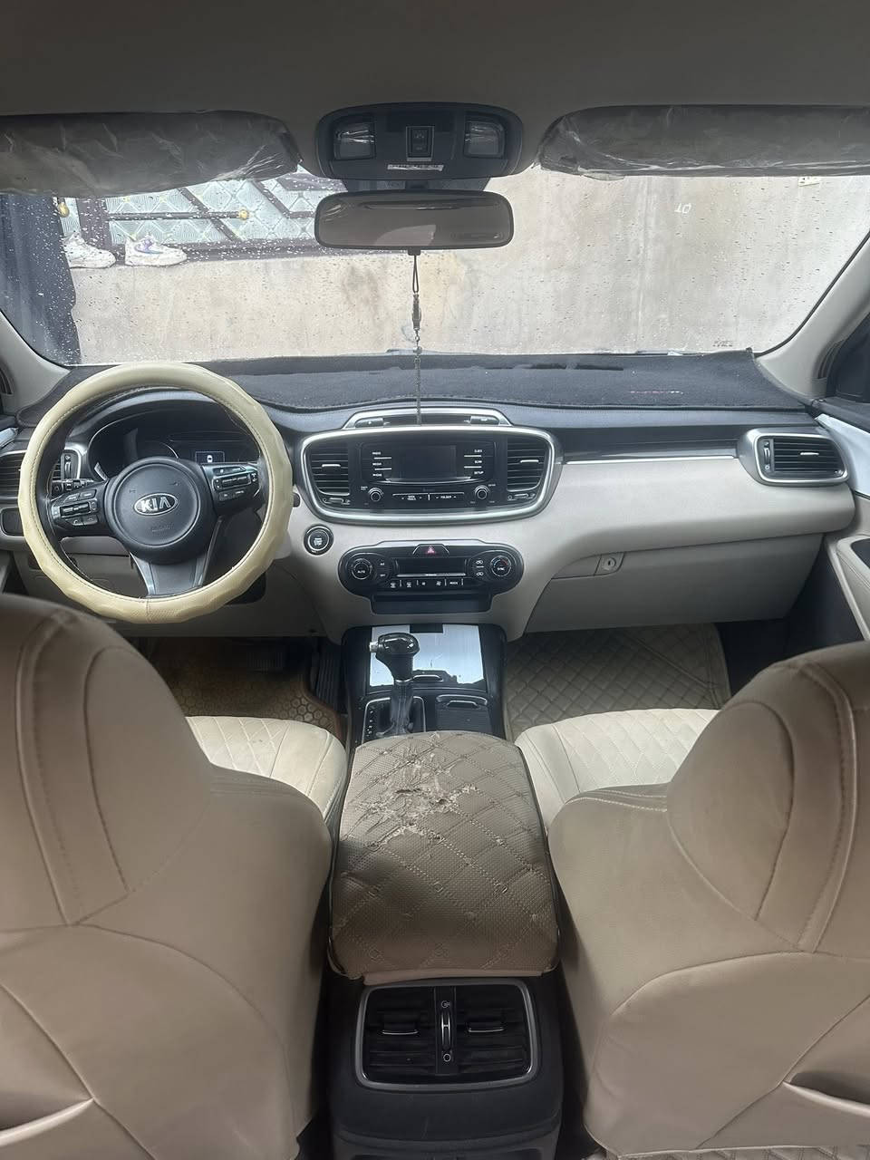 سورنتو 2016فول عدا البونراما 6سلند خليجيه كفاله عامه فقط رصعه خفيفه باب الصدر  ماشيه 60تبريد قطعتين  بصمه سياره هواي بيه مواصفات  رقم بغداد بسمي شرط  التحويل مكاني بغداد ***********
