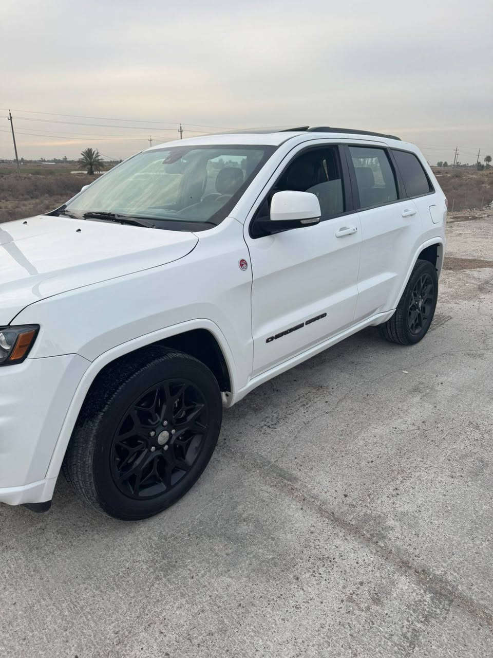 - [ ] السلام عليكم
مكاني الناصرية 
- [ ] للبيع سيارة: جيب گراند شيروكي فئة ترايل هوك فول مواصفات 2020 اصل ماشيه 65 

- [ ] وارد امريكي الضرر جاملغ وبنيد 
بدون دواخل  سستم ايرباك مبدل 

- [ ] (رقم بغداد)

- [ ] •المواصفات :
- [ ] ▪️السيارة:جيب كراند شيروكي TRAIL HAWK
- [ ] ▪️شوته رياضيه k&n
- [ ] ▪️المحرك 3600/V6
- [ ] ▪️نظام تعليق جكات  
- [ ] ▪️فتحة سقف (سلايد روف) بالقمارة 
- [ ] ▪️رادار خلفي  توقف  
- [ ] ▪️حساسات خلفية اصل
- [ ] ▪️كامرة خلفية دوارة اصل
- [ ] ▪️حساسات ورادارات الاجتياز الجانبية (نقاط عمياء)
- [ ] ▪️شفتات بلستيرن للتحكم بلكير العادي
- [ ] ▪️لايتات   زينون عالي  وناصي وكشاف 
- [ ] ▪️بصمات عدد 2 للابواب مع بصمة تشغيل
- [ ] ▪️نظام فور ويل درايف 4*4
- [ ] ▪️تحكم فول كهرباء لكرسي السائق والراكب
- [ ] ▪️كشن ذاكرة(خزن ميموري)لكرسي السائق
- [ ] ▪️شاشة الدشبول كبيرة (ايباد) للتحكم بايعازات السيارة
- [ ] ▪️تبريد قطعتين امامي وخلفي
- [ ] ▪️تدفئة وتبريد لكراسي المقدمة
- [ ] ▪️اشاير بلمرايا الجانبية
- [ ] ▪️نظام سبورت
- [ ] ▪️جنطة كهرباء
- [ ] ▪️ستيرن كهرباء
- [ ] ▪️تشغيل عن بعد
- [ ] ▪️سستم صوت
- [ ] ▪️تحكم ستيرن جهتين بلوتوث وحاكية وكروس سرعة وتحكم صوت 
- [ ] ▪️نظام ABS مانع انزلاق
- [ ] ▪️السيارة  فول...السعر٢٣٠ ..
رقم الهاتف
‏‪***********‬‏
