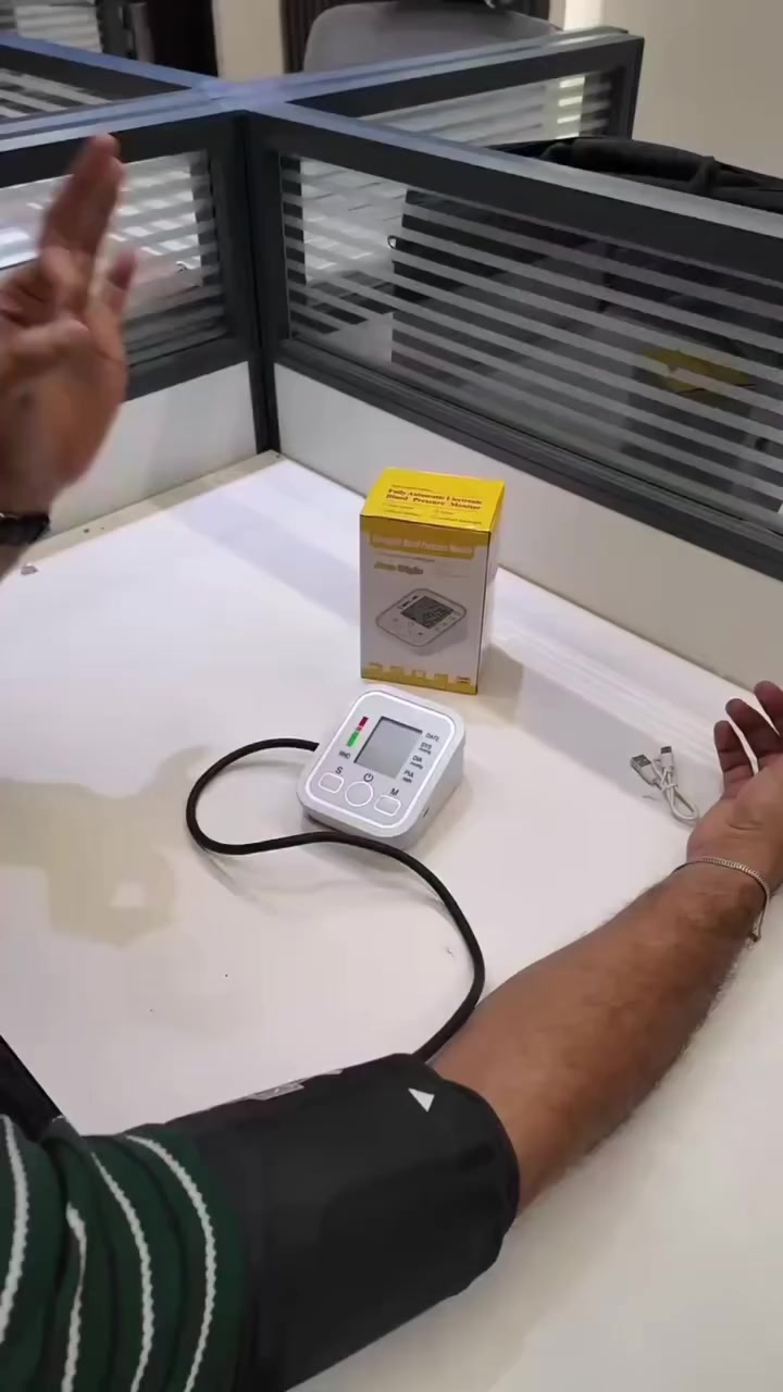 التخفيض الاخير 15 الف بس 🔥🔥🔥
تصميم مميز وعملي

- شاشة LCD رقمية لعرض النسب

- قياس ضغط الدم: 0-299 ملم زئبقي " 0-3.37 كيلو باسكال "

- ضغط الدم 3± ملم زئبقي " 0.4 كيلو باسكال “ 5± من القراءة

- درجة الحرارة: 5 - 40 درجة مئوية

- سرعة ضربات القلب: 40 - 200 نبضة بالدقيقة 

- ارتفاع الضغط: 70 - 106 كيلو باسكال 

- الرطوبة: 15% - 85% رطوبة نسبية

- خاصية الايقاف الذاتي تلقائيًا بعد 30 ثانية من التشغيل بالخطأ 

- يتم النفخ عن طريق التضخيم التلقائي 

- يعمل عن طريق البطاريات نوع AAA  وكذالك يعمل عن طريق الشحن 

- طول الصمام : 60 cm

- الابعاد : 17 * 10 * 14 cm


**إذا كنت صاحب هذا الإعلان وتريد حذفه لأي سبب، رجاءا أرسل رسالة إلى الدعم الفني**