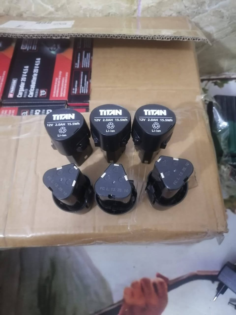 للبيع نواعم بسعر مناسب موجود شاحنات بآرك سايد جديد اصلي 4 امبير و2 امبير و 12 فولد  موجود على مازنجر وعلى واتساب وهذا رقم تلفون ***********
