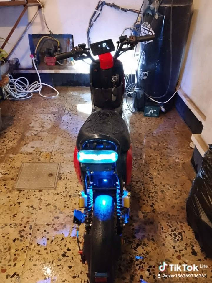 دراجه شحن للبيع من شركه وينلي 
خمس بطاريات ليثيوم 28امبير سرعه 99 حقيقي تشغيل دبل سويج شاحنه الدراجه جديده كلشي ما بيها كفر امامي واكع يرادله شد 
دبلات غاز يتحملون وزن 
جاملغ خلفي جديد 
جاملغ امامي جديد 
شاشه دراجه شحن جديده من شركه وينلي 
لايت عالي دبل اشاره 
اشاير يمنه يسره شغال كهربائيات كلها شغاله كلشي ما بيها الدراجه جديده 
بس كفر امامي واكع سهره 350قفل اخوان الاتصال *********** واتساب

