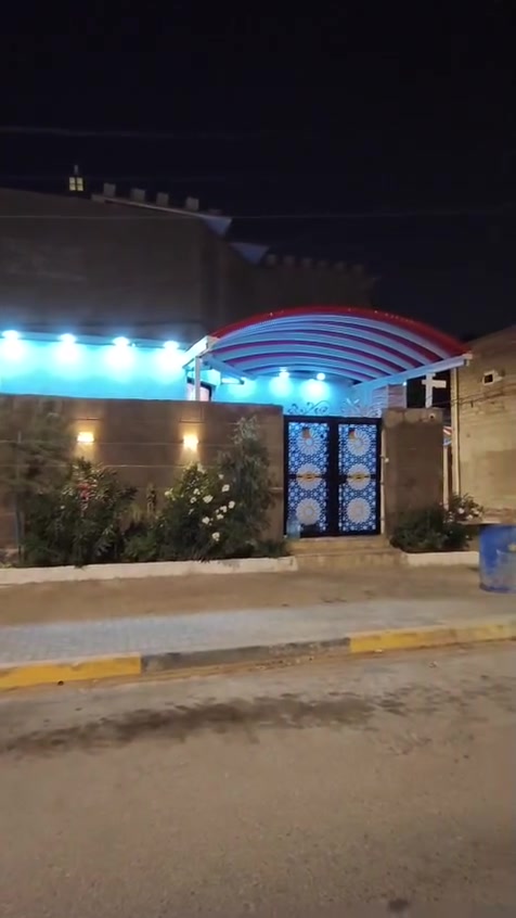 السلام عليكم
بيت للبيع طابو ملك صرف بأسم شخص واحد 
عنوان البيت البصرة القبله خلف البريد شارع المركز
البيت ركن ع شارعين طابق واحد بناء سنه 2025 بناء حديث كله طابوك مساحة البيت 121متر واجهه 10 ونزال12 يتكون من دوانيه طارمه غرفه صاله مطبخ صحيات داخليه وخارجيه ..موقع البيت حلو
اي تفاصيل اتصل ع الرقم ***********
