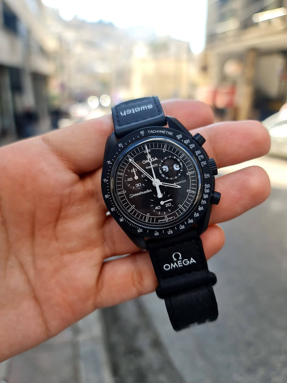 🚨🔥 فرصة لا تتكرر – قطعة نادرة لعشّاق الساعات 🔥🚨

⌚ ساعة OMEGA × Swatch

إصدار MoonSwatch المستوحى من أيقونة Omega Speedmaster

🌙 موديل قمري (Moonphase) نادر ومميز جدًا – من الإصدارات اللي عليها طلب عالي ووجودها بالسوق قليل

✨ مواصفات وتفاصيل الساعة:

حركة Quartz سويسرية دقيقة
وظيفة كرونوغراف (Chronograph) لقياس الوقت بدقة

عرض مراحل القمر (Moonphase) – ميزة فخمة ونادرة تضيف طابع مختلف 🔥

إطار Tachymeter لمحبي السرعة والستايل الرياضي
مينا أسود أنيق بتصميم عدادات جذاب

عقارب وأرقام بإضاءة ليلية (Luminous) لقراءة واضحة بالظلام

سوار قماشي (Fabric Strap) مريح للاستخدام اليومي

📌 الحالة: نظيفة جدًا – استخدام خفيف
📦 جاهزة للبس مباشرة
💰 السعر: لقطة مقابل الندرة والمواصفات
⚡ إذا بدك ساعة تلفت النظر وتعكس ذوقك – هاي اختيارك
🚀 الموديل نادر ومش دايمًا متوفر، أول الجادين إله نصيب

للتواصل على الرقم او على الخاص 0795472588 

✨️يرجى متابعة الصفحه لكي يوصلكم كل ما هو جديد ✨️⌚️


**إذا كنت صاحب هذا الإعلان وتريد حذفه لأي سبب، رجاءا أرسل رسالة إلى الدعم الفني**