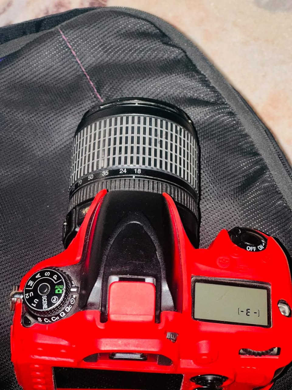 كامرة نيكون 610 فول فريم
الملحقات 
رام 32 گيگة
جنطة
شاحنة
بطارية
حزام كتف 
عدسة 18_105
للاتصال على الرقم 
***********
