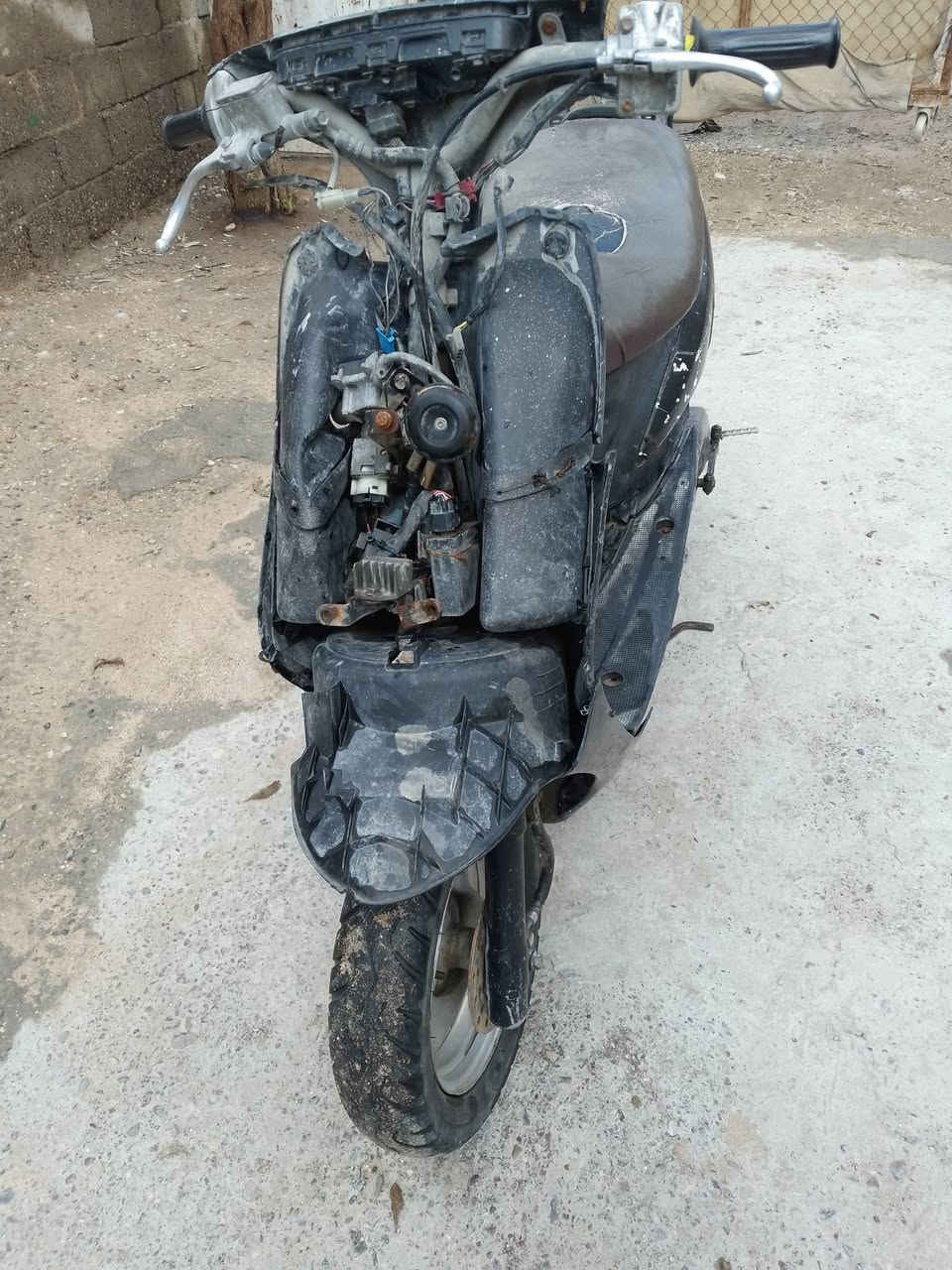 دراجه عصفوريه سرعه 60 تشتغل وتطفه ابيع كوم حديد شراي يخابر ***********
