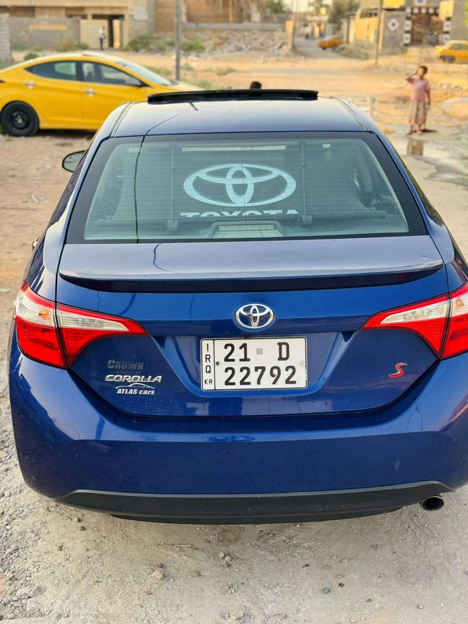 كورلا ٢٠١٥ فئة s مواصفات معروفة سبورت ليبل واحد صور حادثها بالمنشور بدون تبديل فقط البنيد صبغ بأسمي وهزة بعدة مانافذة تدفئة و تبريد ثلج كير ومكينة خير من الله شاشة وكاميرا بلادي وفتحة سقف واشاير بالمري وبعد هواي مواصفات 
***********
