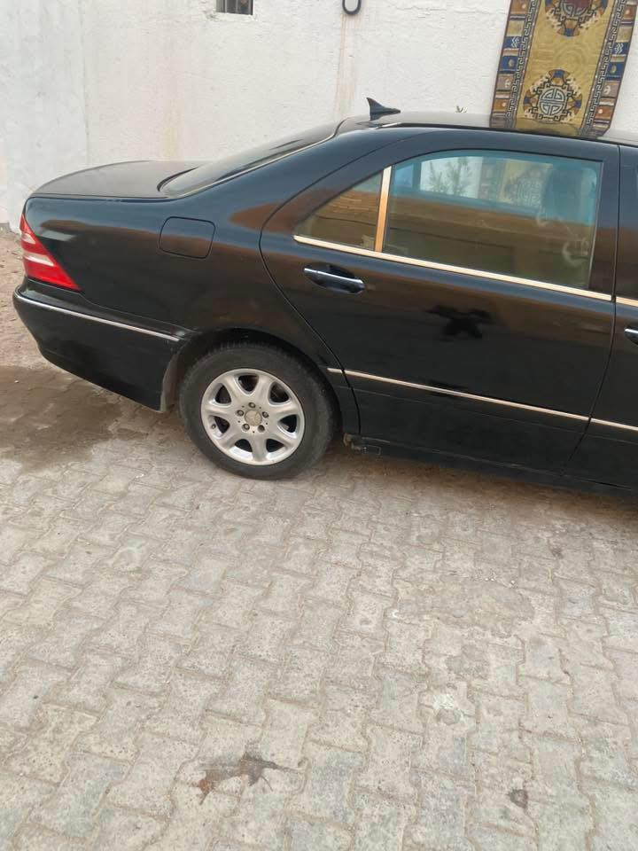 السلام عليكم شلونكم شباب  مراوس مراوس   مرسيدس غواصه رقم بصره اصولي محرك 8 مكفوله من حادث بيها صبغ عام  سنويه 27 تنتهي  شنو عندك مراوس تعال خاص تفاصيل وصور الرقم ***********
