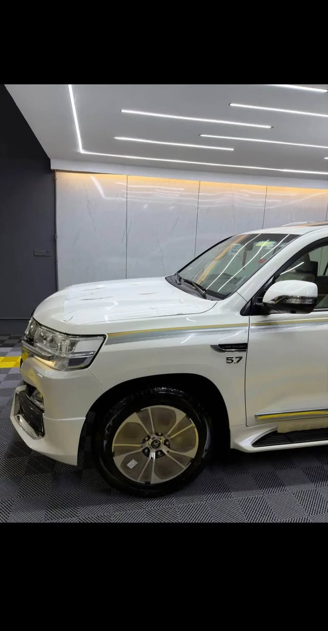 تويتا لاند كروز _ موديل _2019 _  VXR
موصفات ليكزز  فوول🔥
محرك.(5.700.ليكزز)

بسم الله الرحمان الرحيم

ملاحظه رجائن سياره (بدون مراوس)🖐🏼

تويتا لاند كروز موديل (2019)  
🔶سياره مواصفات VXR
🔶سياره (8.5.700) سلندر
🔶سياره كفاله عامه دعاميه لي دعاميه 
بدون صبغ +بدون شخت + بدون حالوب 
بدون رمل  _ بدون حصوه+حتا دعاميات 

🔶سياره (5.700-V8) سلنده ر 
🔶سياره ماشيه (38) الف كيلو فقط حقيقي
🔶٤ اطارات و ويل جديد حلو بدون نقص 
🔶سياره مواصفات (VXR ) ماشاالله حالو 

🔶محرك + گير كل بشرط مامفتوح 
بدون صوت + بدون دخان 

🔶( مواصفاتVXR.5.700) 
( سلايت + فلاجه كشنات تدفيه + 
كشنات كهرباي ٣ دگم _ حاساس خلفي و امامي_ بصمه + كاميرا + ٨ ارباگ + مرايات شفط + لايتات زينون+صندوق شفط+كيج ليكزز+داخل بيجى+دابل اكسل شحن موبايل كشن ديزان)

🔶تحويل بشرط مباشر حول كل جديد

🔶مكان السياره البصره
🔶رقم (***********)
