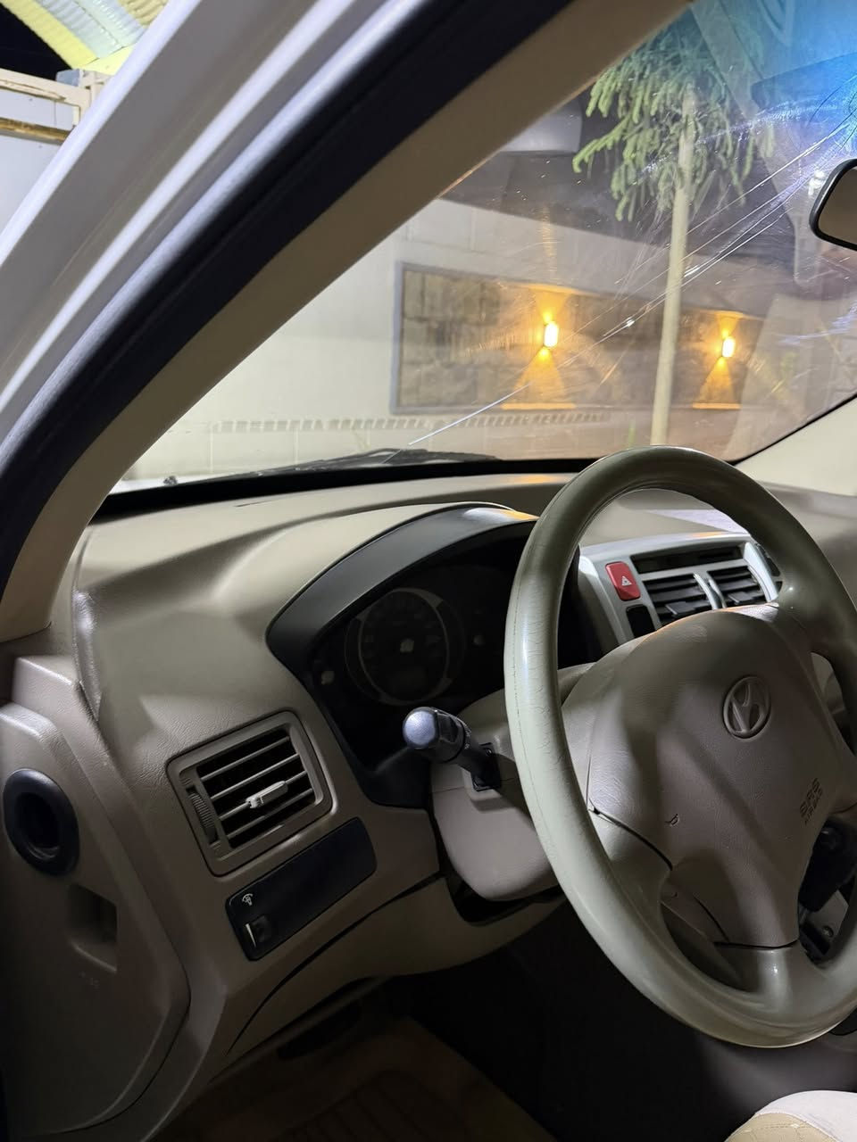 السلام عليكم توسان للبيع موديل 2009 خليجي سياره جاهزه من كل النواحي تبريد تدفئه حداديه امامي خلفي تخم تاير مصار سبوع من شديته كير مكينه جاهز وجديد بسمي رقم شمالي اربيل بسمي بيها باب عكس السايق صبغ اثر شخوط بدون تبديل بدون ضربه اثز شخوط قويه سياره حلوه ونضيفه ومال بيت وجاهزه من كلشي النقص فقط دوشمه داخليه *********** مكاني بابل قضاء القاسم
