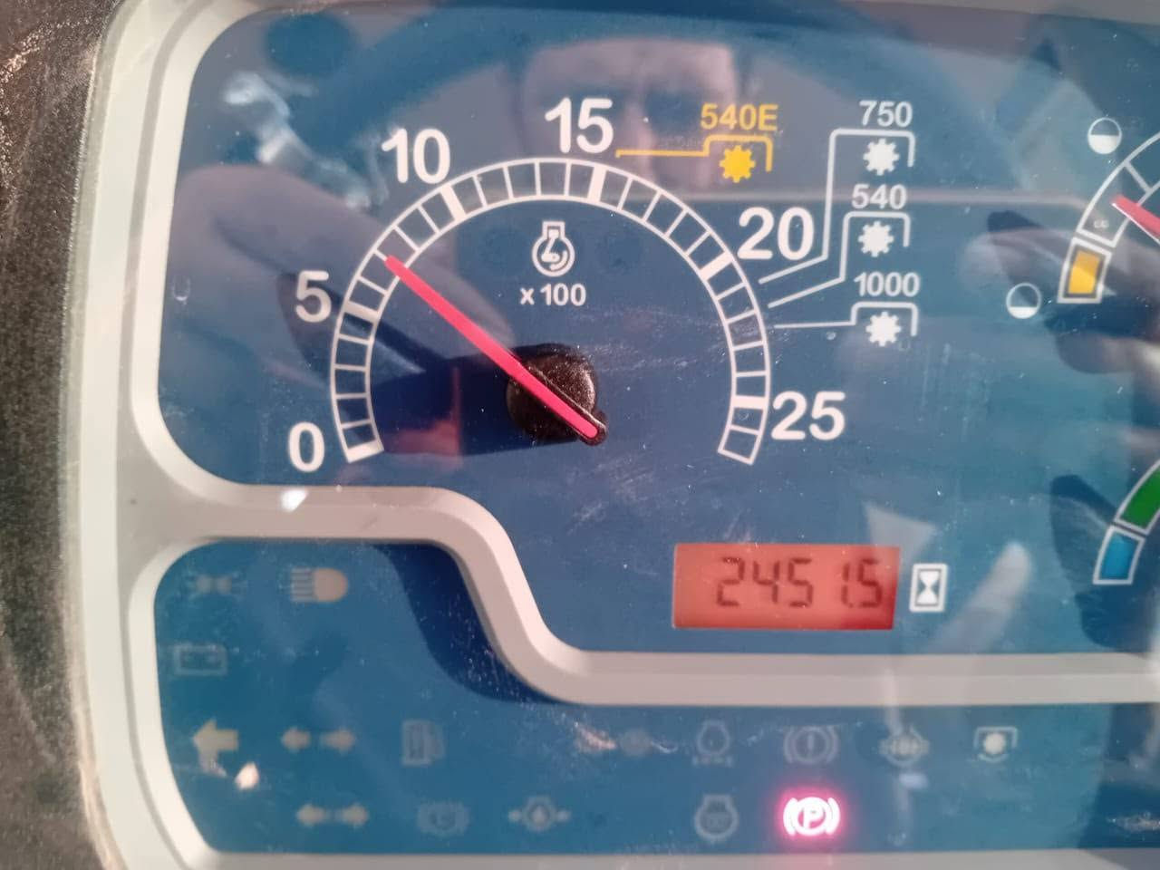 للبيع تنكتر نيهولند حجم 110توركي موديل 2020مشتخل 2400ساعه على وضع شريكئ رقم أربيل تحويل شرط مكان دهوك سعر خاص أتصل وتدلل *********** واتساب
