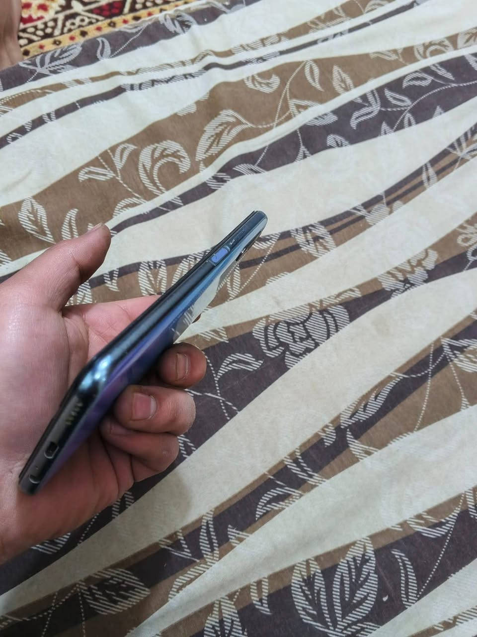 واي ٩s كلشي مابي بس لفطر الي بل ضهر لسعر حيل رخيص مستعجل عله بيعه ***********
