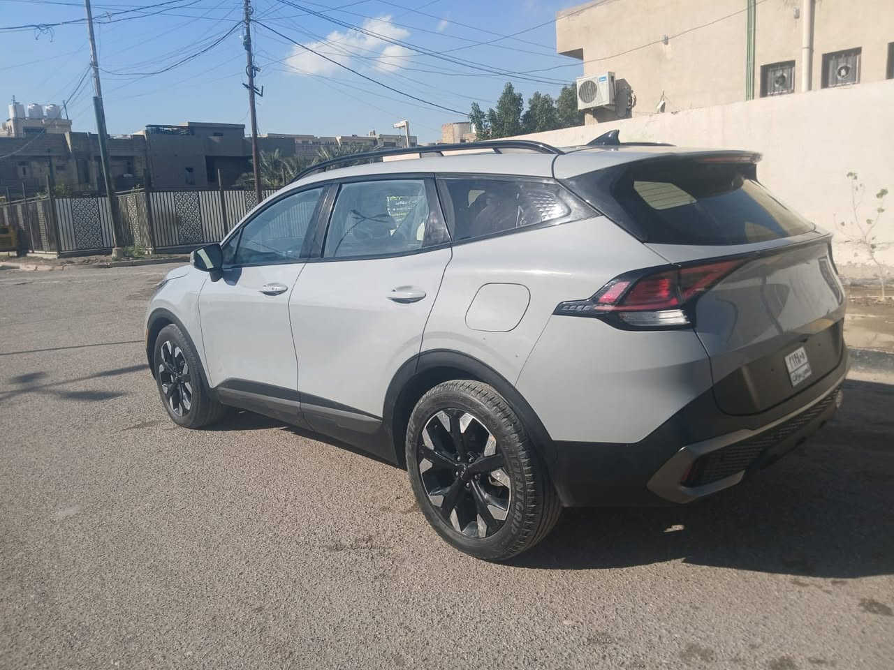 السلام عليكم للبيع كيا سبورتج موديل 2023 اكس لاين برستيج فول مواصفات وارد أمريكي حادثها مطخطخه بيها صبغ بجم كامل وقبق جنطة وجاملغ خلفي يمنى وباب الصدر مكان المراية فقط السيارة بدون ايرباك كاملة بدون نقص فقط ترقيم بسم المشتري مكانها بغداد السعر 170$ للاستفسار ***********
