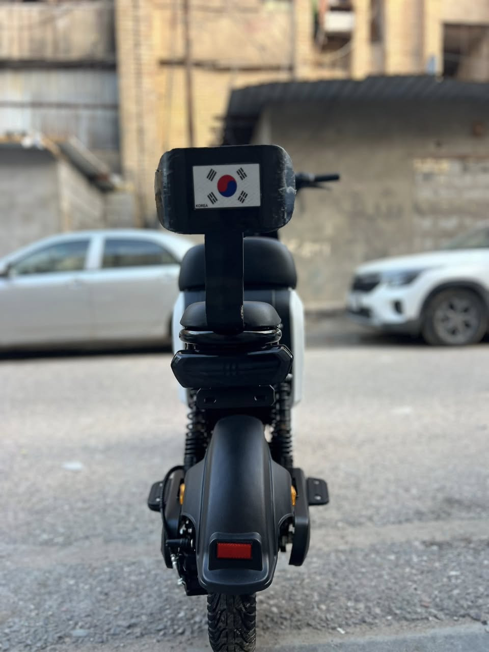 سلام عليكم دراجة شحن R9 للبيع كاملة جديدة نضافة فول جديدة دراجة بعدهي جديدة  لايتات هورن اشاير نشرات  تشغيل عن بعد بصمة.  فيها 5 بطاريات كبار السعر 425المكان البصرة الأصمعي للأسفسار أو الاتصال على الرقم ***********
