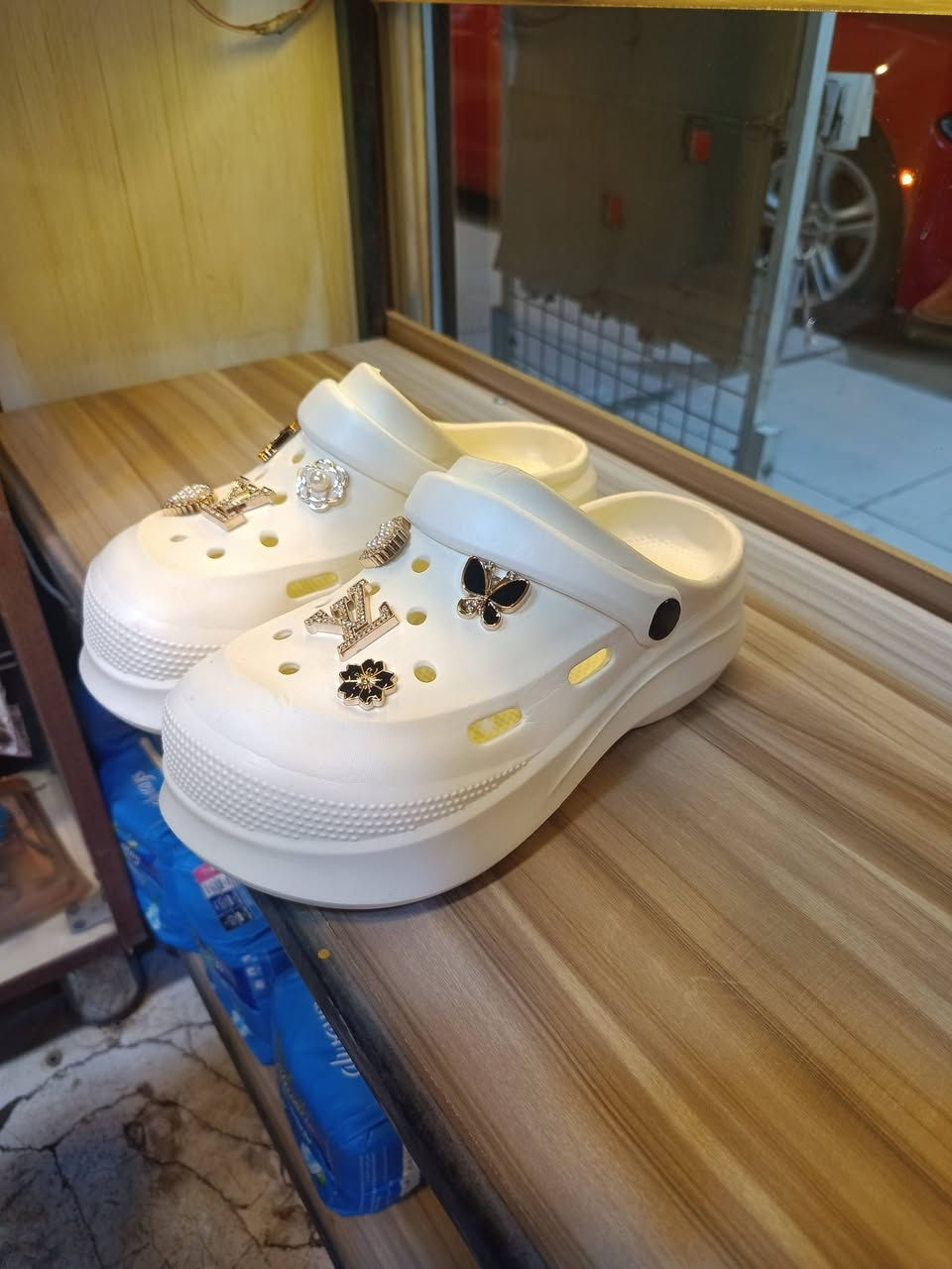 توفر سليبر نسائي أوربي طبي رسومات أشكال وموديلات كوالتي عالي جداا  ورسومات أشكال مختلافه القياس 36الئ41
العنوان بعقوبة الجديده تقاطع نهر الحجيه مقابل مرطبات فانيلا واحذيه الساحره 💥 كوزمتك الاميره 💥 
***********
يوجد خدمه توصيل 🚀
