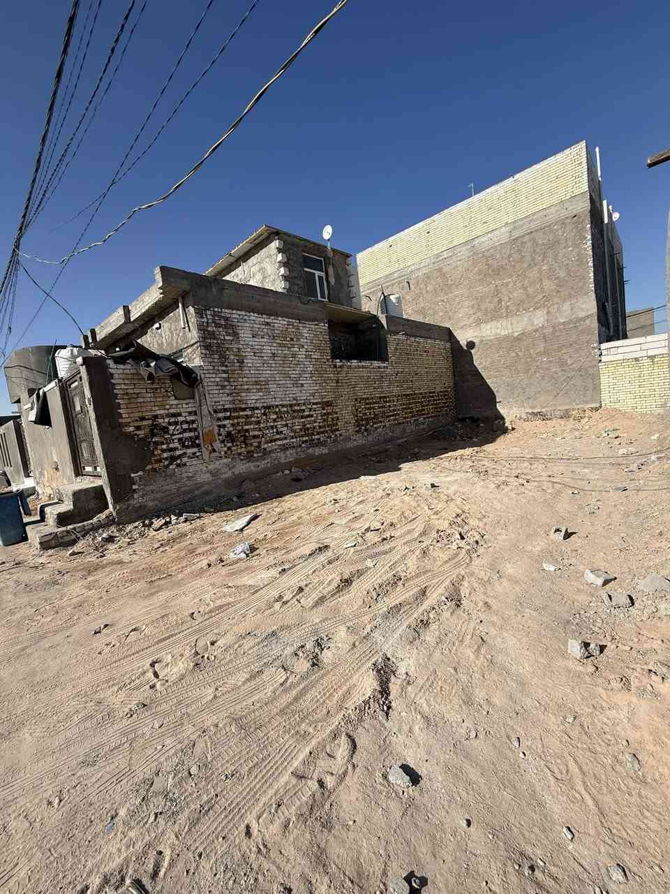 السلام عليكم عرصه البيع مساحه 100 متر مربع وقابل التطويب وطريق ياحسين عمود 114 قريبه ع شارع العام وجميع الخدمات الله يديمك يارخص 
السعر 14 مليون الاستفسار *********** نجف الإشراف وثاني يوم تحويل بسمك وب العافيه
