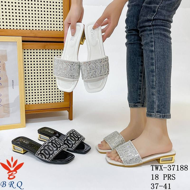 🔥 موديل تفليش 🔥
شحاط نسائي كعب 3 سم
سعر الدرزن 66 الف كمية محدود 🙅‍♀️
🫠 سعر القطعة 5.5 فقط للجملة 
يوجد توصيل كافة انحاء العراق
للاستفسار ***********
🫠🫠🫠
