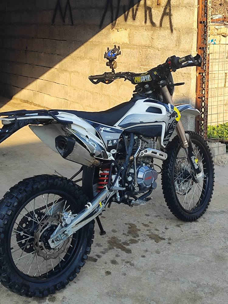 بۆ فرۆشتن ماتۆڕەکە کامل مەسروف کراوە ماتۆڕەکە زۆر پاکو بێ کێشیە زۆر خاوێنە بەس تایەی دواوەی کەمێ ڕۆیشتوە پارەکەت بۆ ئەگێڕمەوە گزۆزی تازە بۆ بەستراوە سامتو ڕەقە دو سەوتە مەکینە 300 تە دوهەزار ڕۆیشتوە ڕۆنی مۆتۆڵی تێکراوە وەک سەعات ئیش ئەکات سعر 8.5 نیو معامەلەیکی برایانە رانية, السليمانية


**إذا كنت صاحب هذا الإعلان وتريد حذفه لأي سبب، رجاءا أرسل رسالة إلى الدعم الفني**