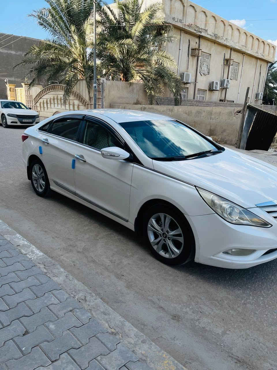 سلام عليكم سياره سوناتا 2013 خليجي رقم بصره دولي هزه وسنويه جديدة
السيارة مكفوله كفاله عامه من الضربه والصبغ والتبديل 
السيارة جاهز من كلشي شاشه كامره تخم تاير تبريد تدفئة 
حداديه مكينه وكير مكفولات علبلاد سياره ماشيه (200)
السعر 129$ وبيها مجال بسيط العنوان بصره قضاء المدينة 
لاتصال (***********) علمن ان سياره جديدة
