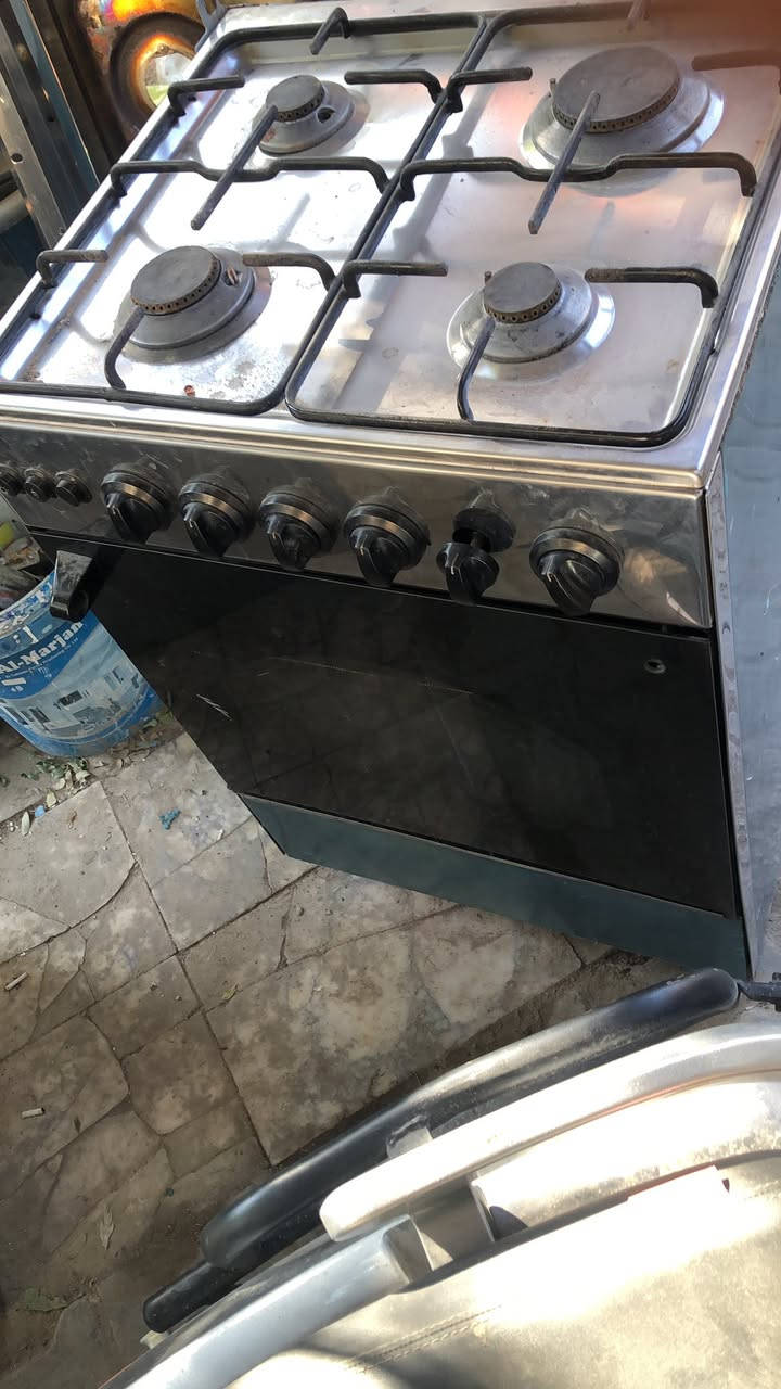 بعده بترابه حجي السلام عليكم طباخ اربع عيون مصري باب اول باله باله وليس مستخدم شغال كله ***********
