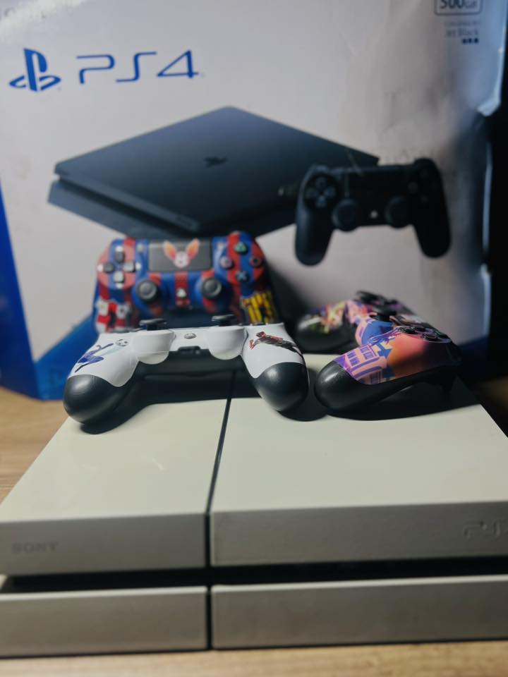 📌 الجهاز: PlayStation 4 – نسخة Fat
📌 الحالة: نظيف 100%

🔧 مكفول من التصليح + شرط الفحص+نظافة 100‎%‎
يحتوي على ( 3 جوستيكات واحدة اصليه)
مع كارتونة..

💿 يحتوي على 6 ألعاب:
 • بيس 2021
 • GTA
 • Call of Duty
 • • •اله الحرب
مديلفيد

💰 السعر: (225)
📍 الموقع: (بغداد-مدينة الصدر)
رقم الهاتف :***********
واتس اب +اتصال+ماسنجر

كما موضح بصور
