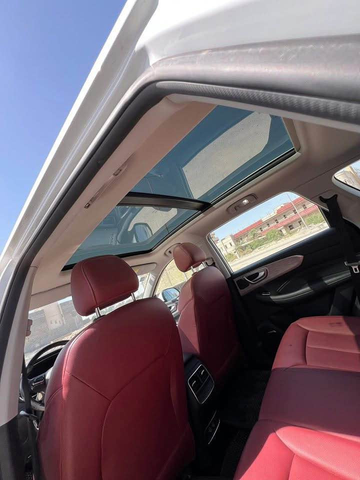 سيارة Mg rx5 موديل 2024  فول مواصفات بعدها بضمان الشركة . 
كاميرات عدد(5) 360  درجة 
حساسات امامي خلفي 
ماشية 40 الف
بانوراما 
تشغيل بصمة 
رقم بصرة 
شاشة كبيرة 
كشنات جلد احمر 
كير سبورت -عادي 
سايد بريك كهربائي
اوتو هولد 
مانع انزلاق
نظام نزول منحدرات
مثيت سرعة
السعر 155 $  
السيارة اقساط والكفيل انا  
ضمان الشركة (6 سنوات او 200,000) كلم متر البصرة, العراق


**إذا كنت صاحب هذا الإعلان وتريد حذفه لأي سبب، رجاءا أرسل رسالة إلى الدعم الفني**