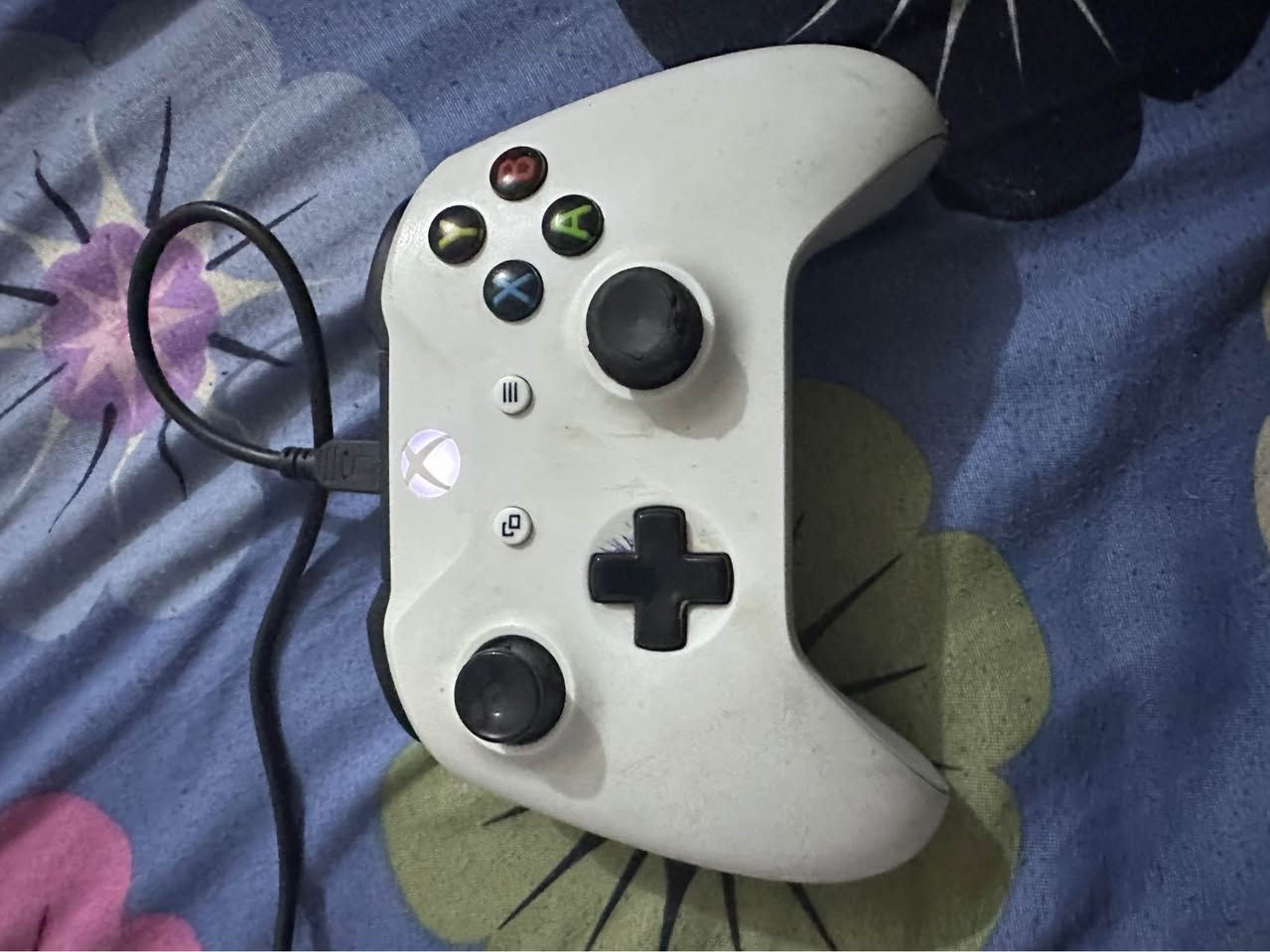 شباب جهاز اكس بوكس ون نظيف تجي وياه يدة اصلية ولعبة فيفا 2017 مشتريها والعاب كومه مثل ماشوفون بس مو كلهن محملهن جهاز نظيف مامفتوح وكامل ملحقاته 

للاستفسار: *********** بغداد, العراق
