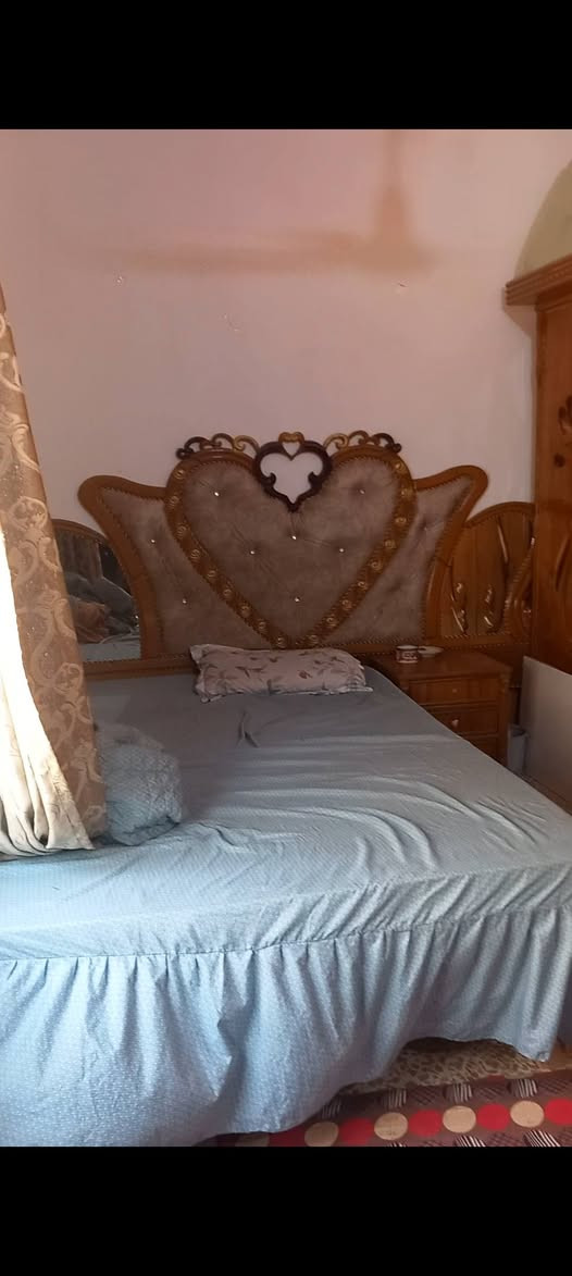 سلام عليكم غرفت اخشاب جديده تسكام درجه اوله نضافه 100% الغرفه ماواضحه كلش لان المكان زغير وماصير بي سعر ٨٠٠ وبيه مجال متوازي عله بيعته مكاني نجف مناذره *********** تصل او راسلني وبخدمتكم
