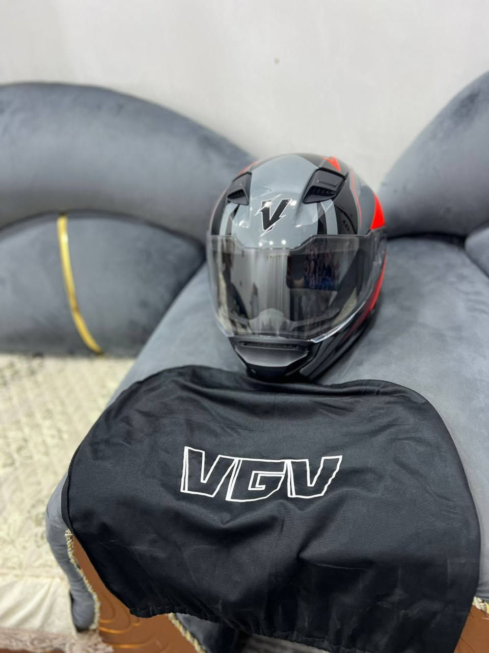 خوذه VGV قطعه اصليه وجديده ملبوسه مرتين
السعر عل خاص او اتصال ***********
