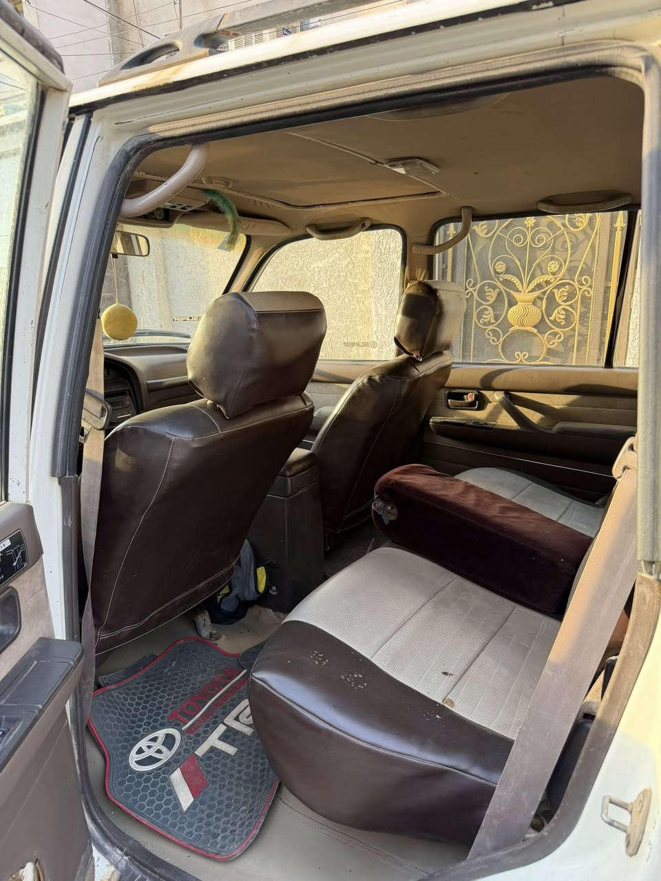 السلام عليكم
لاندكروز موديل 1993
سياره جاهزه من كلشي 
رقم انكليزي وهزه جديده 
السعر:60$ وبيها مجال 
الرقم:***********
المكان:بغداد الحرية
