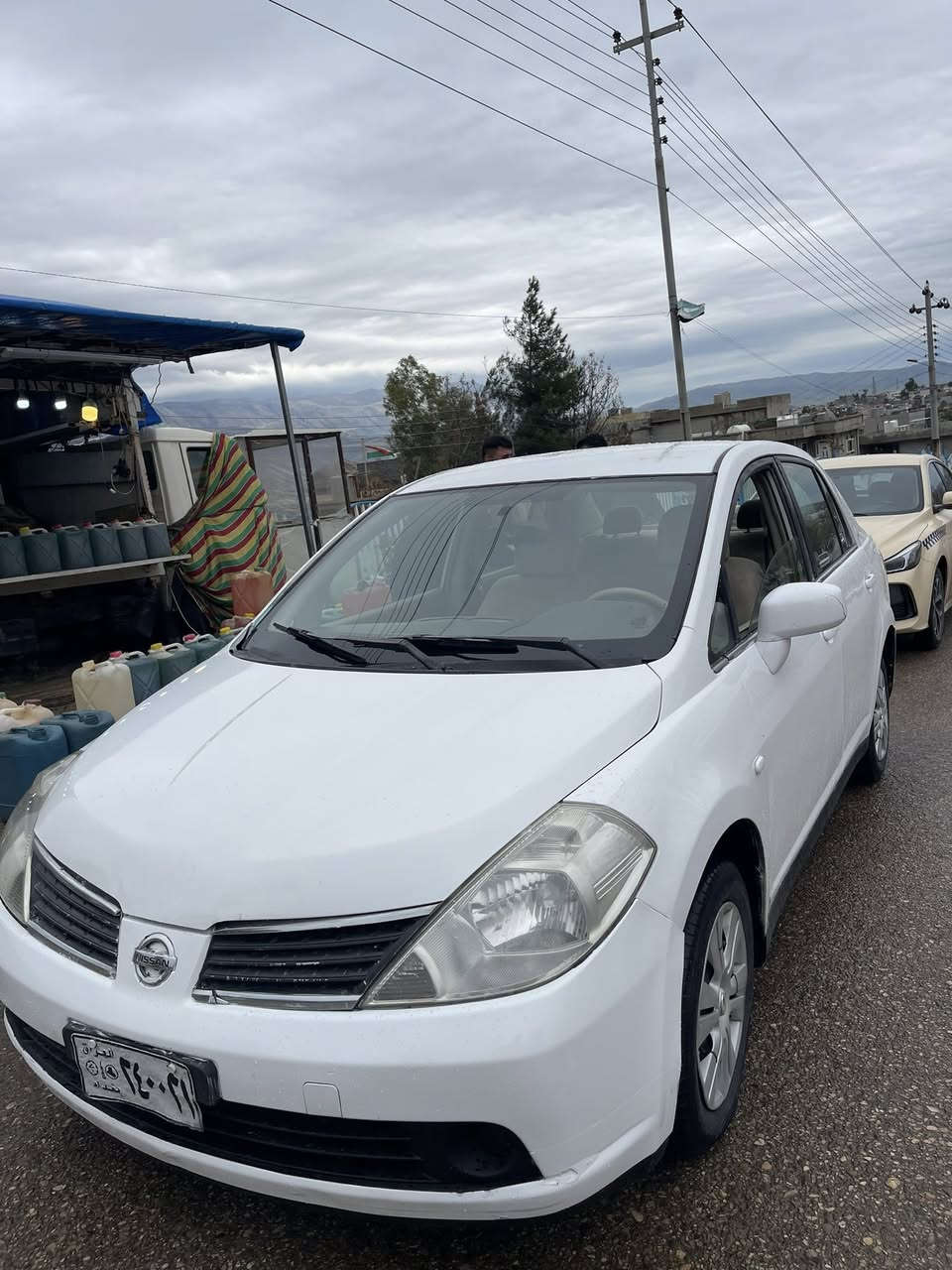 نیسان تیدا یابانی مۆدێل 2006 مەکینە 1.6 مەرغوب گێر ئۆتۆماتیک.
ناوزەد و چوار جام کەربا- ABS- ئاوێنە کارەبایی 
ویل کەپ-بیلاجکتۆر. 

سەنەوی عسل بغداد به شه رت . تایە و پاتری نوێیە.
گێرو مەکینە و تەقەورەقە هەموی بەشەرت.

سێ پارچەی بۆیاخە  . 
سنوق کەمێک ناوی گرتوە . سەیارەکە هەیکەلی زۆر جوانە . 

سیعری ٤٩ گەڵاو مەجالێکی کەم . 
شوێن سلێمانی 
ژ. ***********
