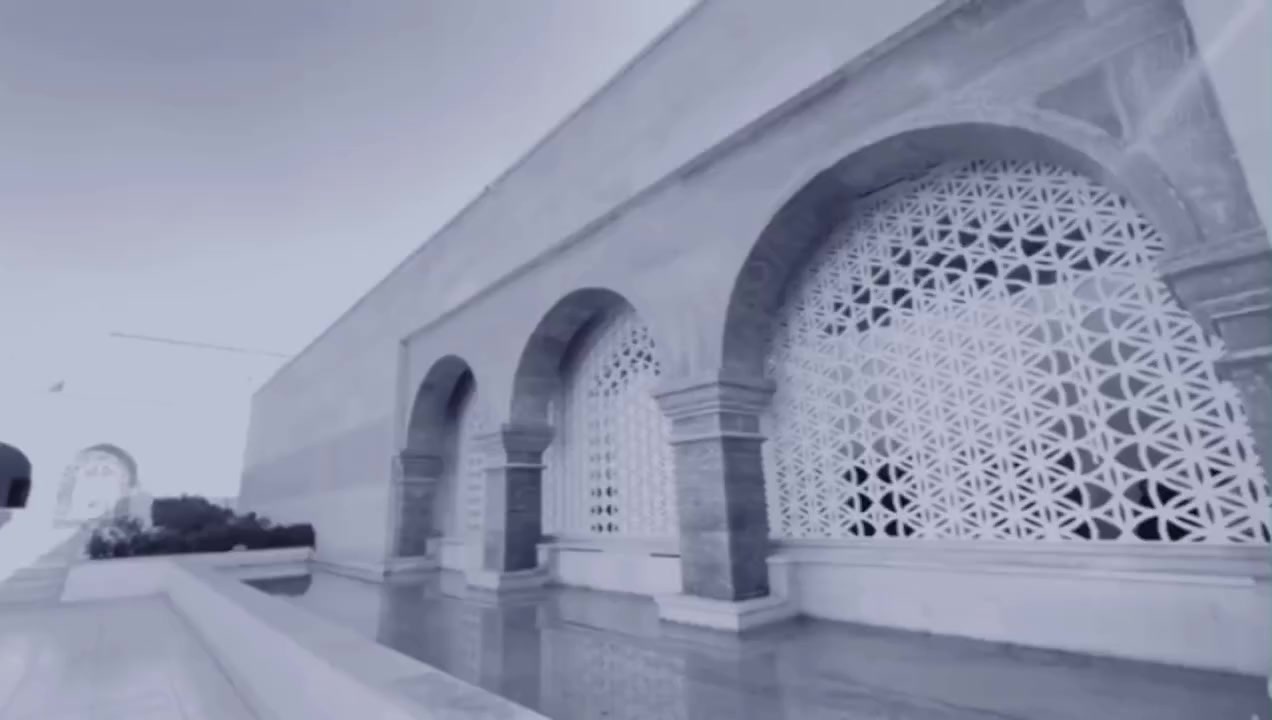 الزيارة السادسة إلى جامع النوري الكبير كانت محطة ثقافية وتاريخية مميزة لطلبة ثانويتنا، إذ تعرّف الطلبة خلالها على المعالم التاريخية العريقة في الجامع والمتحف الأثري للجامع . وقد استمع الطلبة إلى شرحٍ وافٍ عن تاريخ الجامع وأهميته الحضارية والدينية، ودوره الكبير عبر العصور. وضمن خطة الزيارة أيضاً تم زيارة كورنيش شارع الغابات وآشور مول حيث استمتع الطلبة بالأجواء الجميلة والطبيعة الخلابة التي تميّز هذه الأماكن

للحجز والأستفسار الأتصال على الأرقام الموضحة أدناه
📍 الموصل - حي الزهور، بين ترفك المحروق ودورة العبادي - مقابل مذخر بيروت
📞 ✉️ آسياسيل: *********** (متاح على واتساب وتليجرام)
📞كورك: ***********
#ثانوية_صناع_المستقبل_الاهلية
