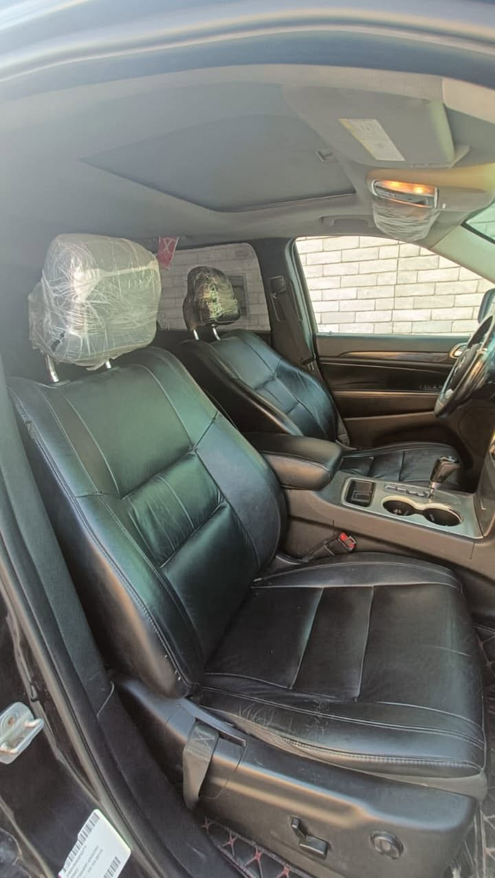 السلام عليكم جيب للبيع موديل 2013 فوول موصفات 1/1 سياره جديده  ماشي 160 حقيقي مكينه كير حداده كلهه منفوضه  جديد تخم تاير جديد ويل 18 دواخل  جلد سياره حلوه ومرتبه  تحويل ثاني يوم  اذ اكو مراوس بجارجر اوباما اراوس  
حادثه جاملغ وبنيد بدون دواخل 
مكاني البصره قضاء المدينه السعر 157 وبيه مجال للشراي يتصل ويدلل ***********
