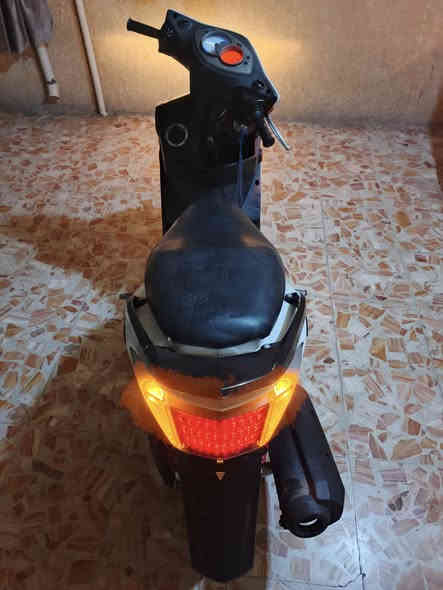 السلام عليكم دراجة سكنس فحل للبيع دراجة جديدة ما تعبانة مكينة مامفتوحة علة وضع الشركة كهربائيات كلهة شغالة سلف شغال نوزل 125ccدراجة نضيفة عنوان بغداد العبيدي السعر950الف رقم***********
