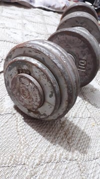 دمبلصات زوج ماركة اصلية وزن التك 35 كيلو زوج 70 كيلو سعرهن 100 ألف سعر...