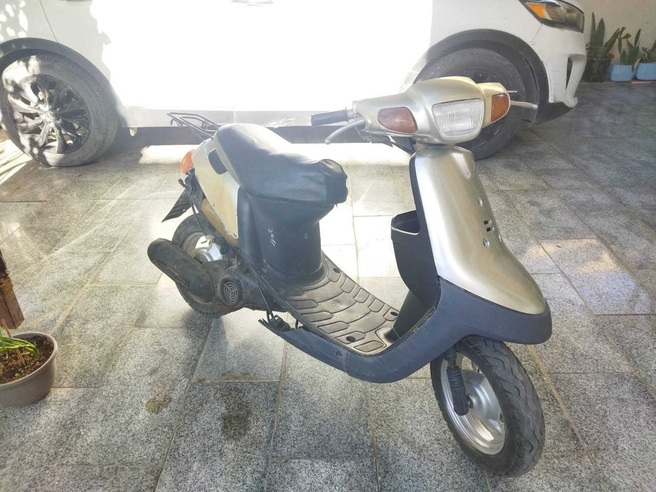 دراجه بطه للبيع
دراجه نضيفه نقصها بس باتري وخفايف 

   سعر  ٢١٠ وبيه مجال 

مكاني كربلاء حي العامل المنطقه الثالثه قرب جامع الغدير 

للتواصل ***********
