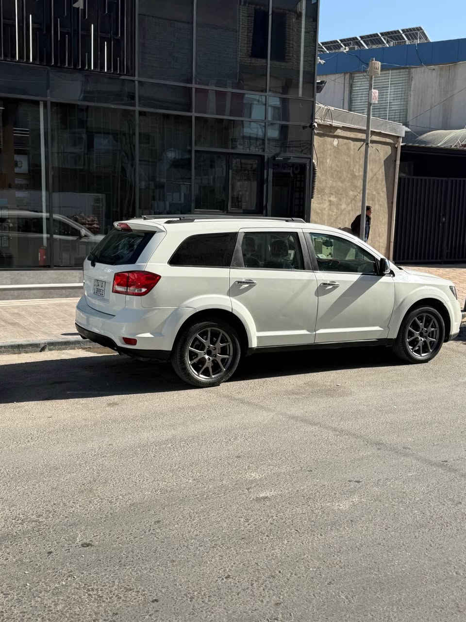 دوج جورني امريكي موديل 2018 ماشيه 94 ميل 
السياره كير ومكينه جدد حداديه بيها شغلات بسيطه 
مكينه 6 سلندر 3600 تجي نفس مكينه الچارجر تبريد شغال 3 قطع كشنات جلد ركهربائي تدفئه كشنات ويل الكبير  صبغ عام تغيير لون من سلفري الى ابيض حادث امريكه جاملغ وبنيد بدون شاصي رقم بصره انكليزي راعيها بلنجف سعرها 135وبيها مجال
 ومراوس هم ترهم عنواني نجف*********** النجف, العراق
