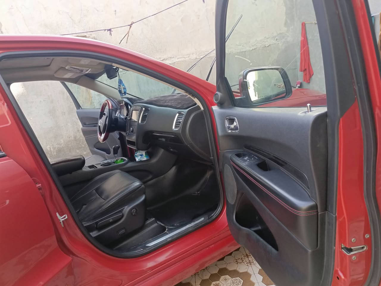 السلام عليكم سياره للبيع دوج دورنكو سياره جاهزه كل شيء ما عاوزهة سعرها 167 وبيها مجالن للطيبين واللي عدة مراوس يراسلني والتفاصيل بالخاص وموجود رقمي‏‪***********‬‏
