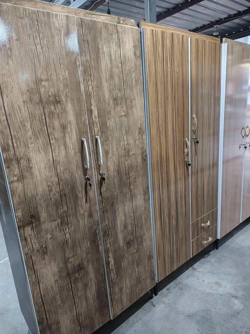 #معرض_حمودي_للاثاث
كناتير احجام مختلفه بابين و3 باب
تركي يوجد توصيل وتبديل #معرض_حمودي_للاثاث 
 العنوان...... تكريت
 الزهور  خلف قاعه الشهيد ليث مقابل معهد الفنون الجميلة 
معرض حمودي
*********** اتصال او وتساب
*********** اتصال واتساب
سيد عطيه احمد سيد
