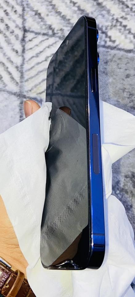 السلام عليكم ايفون 14برو ماكس ESIM
ذاكرة :256

بطاريه :96

نضافه : 99%

سعر 900 ألف بي مجال

للتواصل : ***********
