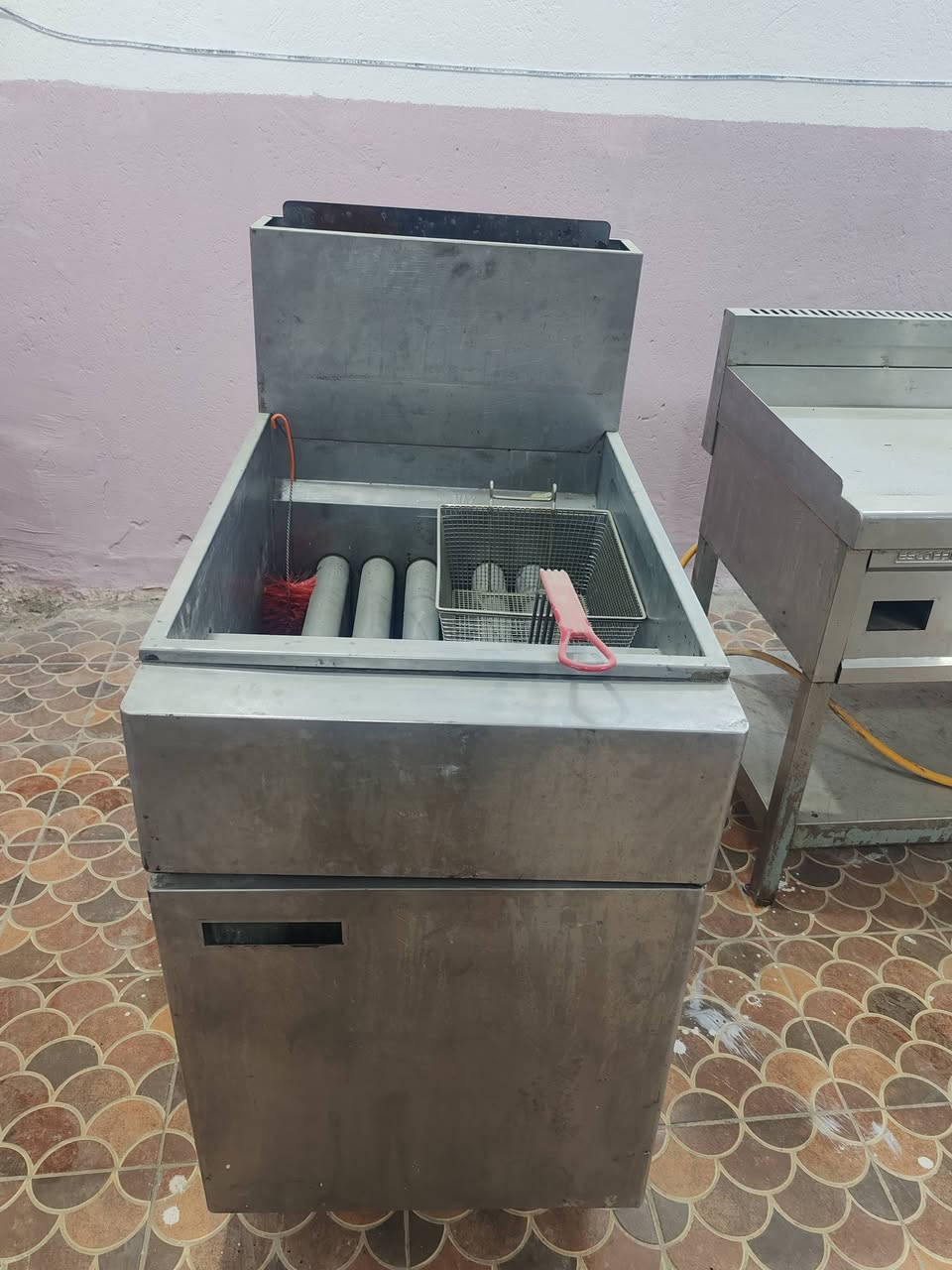 للبيع مكان ديوانيه مركز
السعر ٢٥٠٠ وبيهن مجال ***********
