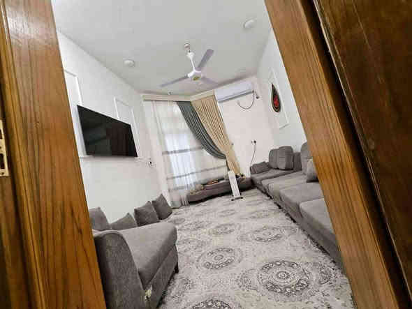 #اعلان

🏠 بيت للبيع – فرصة مميزة

📐 المساحة: 83 متر
📄 الملكية: إقرار محكمة
📍 العنوان: حي الذهب – خلف طاقة حي الحسين، قرب سوق الصيادين

🔹 تفاصيل البيت:
▪️ يتكون من طابقين
▪️ الطابق الأول: براني، صالة، مطبخ، صحيات
▪️ الطابق الثاني: غرفتان مع صحيات
▪️ بناء كونكريت مسلح للطابقين

💰 السعر: 62 مليون (قابل للتفاوض البسيط)

📞 للاستفسار والتواصل:
***********

✨ سكن عملي بموقع حيوي وقريب من الخدمات ✨
