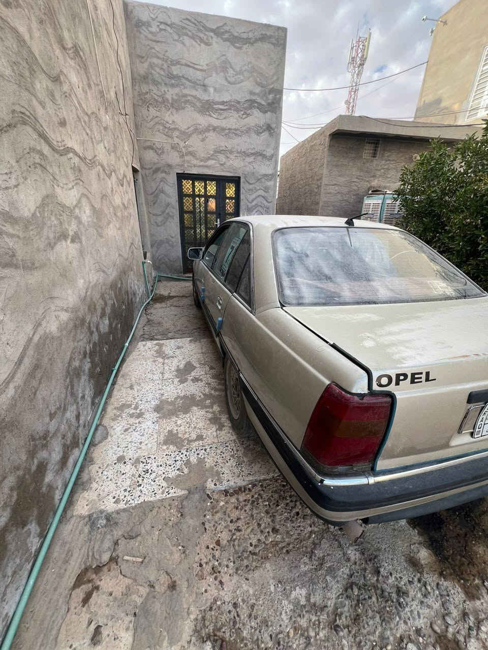 سلام عليكم من رخصت الدمن اوبل اميكه مودي88محدثه 92كير مكينه خير من الله  بس بيه اكسن بي صوت بسيط  وسياره حلوه وشوصي بادي مابيه اي شي بيع مستجعل صاحبه عند مريض 

واتماتيك مو عادي لو صفر شباني يعني سلفر بيه جراد بسيط
الهاتف صاحبه  ***********
العسر 26وبيه مجال لشراي  العنوان الرمادي
