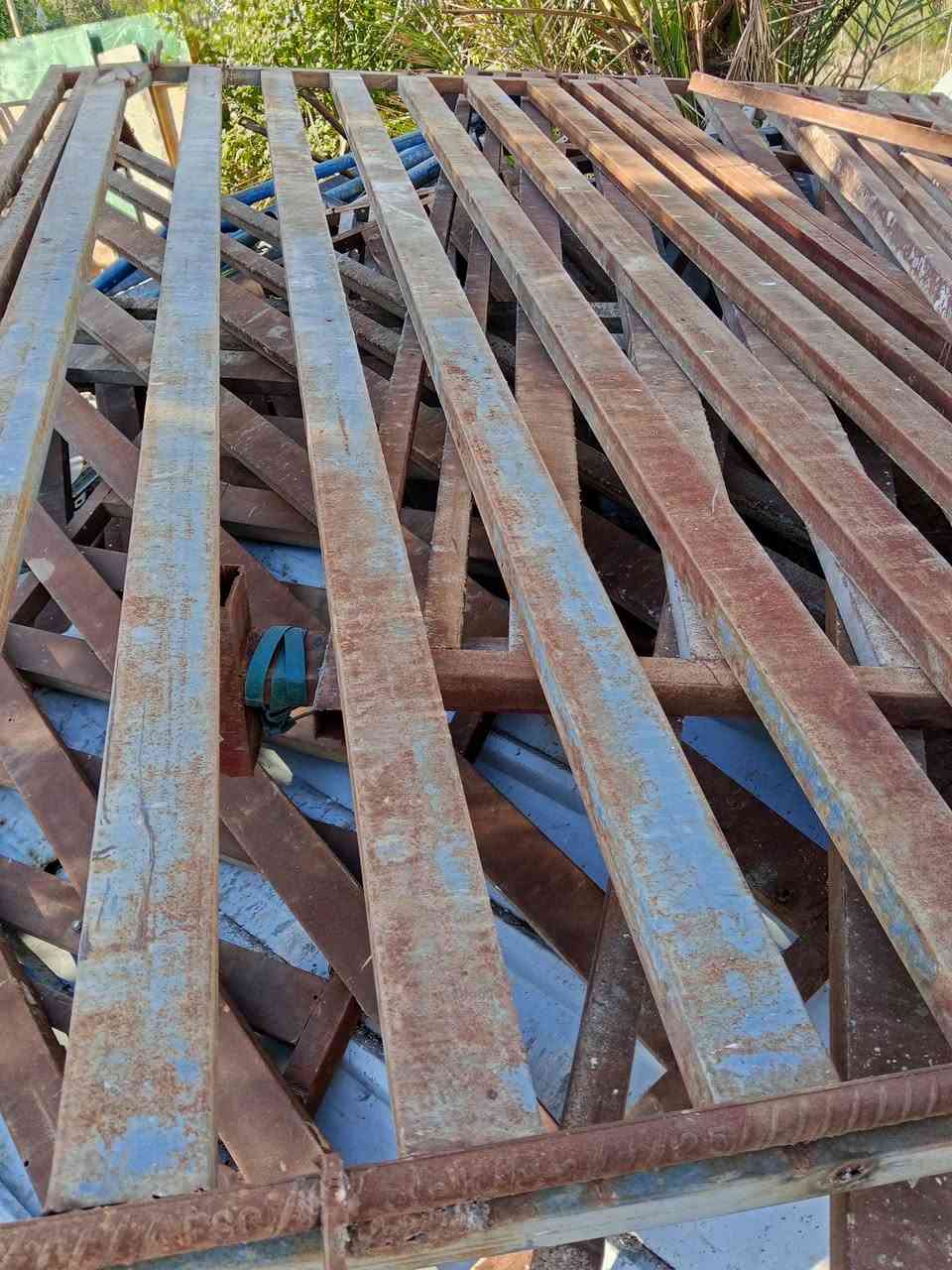 روط وسياج طول 80 متر ابيع شلع على الطن 400 الف لطن الواحد رقمي ***********
