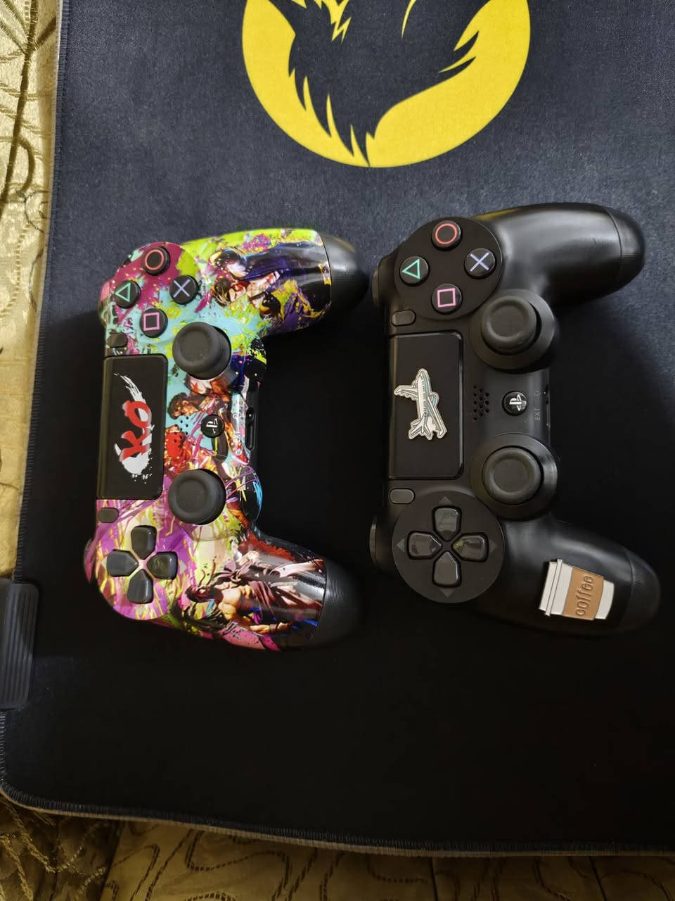 سلام عليكم إخوان!!!
بلي فور "سلم أون لاين" للبيع 
البلي ياباني نضافته 90% شرط ستيكر الشركه بي / سبب البيع : إريد أخذ سيريس اس 
البلي مكفول من كلشي بي... 
ملحقاته :
_جوستكين مثل ماموضح بلصورة 
_كيبل HDMI
_كيبل الطاقه 
_كيبل شحن جوستك
_حافضه جوستك
_كيبل اتصال بلراوتر مباشر LAN
_كارتونه البلي الأصلية 
+ ويا تلث العاب مثل ماموضحات بلصورة the last part 1/battlefeld 1/ وكود 16 
.. البلي مامخلي شي ورا وأي شي اني اخسرلكيا بلاش.. 
مكاني : ديالى _ الخالص 
تواصل عبر واتساب ***********
أو عبر هاذا حسابي في المازنجر
