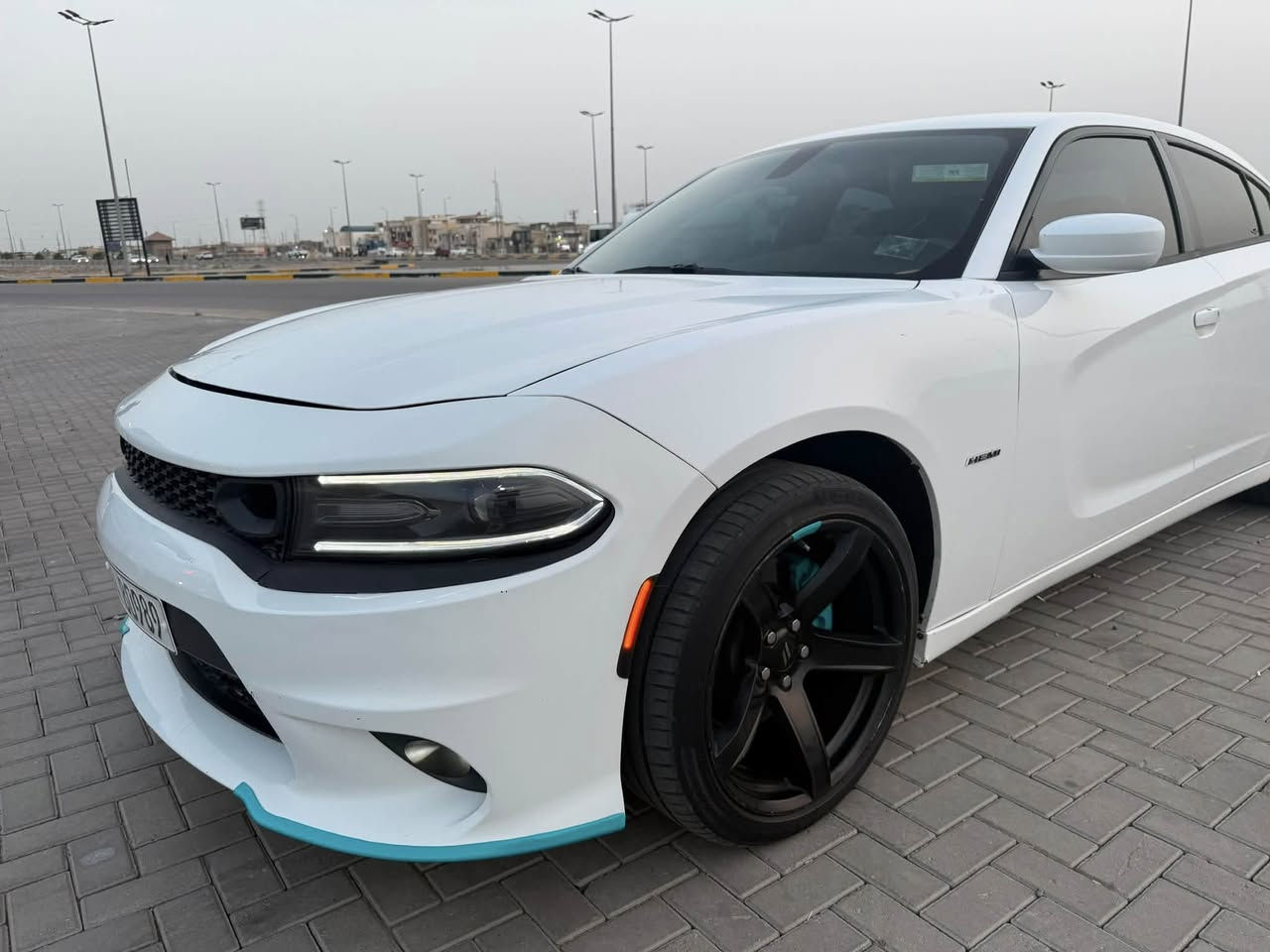 السلام عليكم اخوان  اذا اكو مراوس بقطعه جديده وناشفه  عادي ارواس.  سيارتي جارجر همي rt. مكينه 5700 رقم وهزه وسنويه جديده رقم بصره وبيه جاملق وبنيد. كشنات حضن دعاميات srt محدثات طبعاً ويل نجمه وباقي الموصفات معروفه شفتات ستيرن 
رقمي ***********

